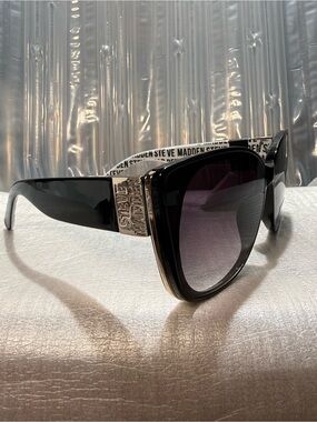 Women’s-Steve Madden Shelbea Sunglasses (Black Opaque/Shiny Gold)NWT